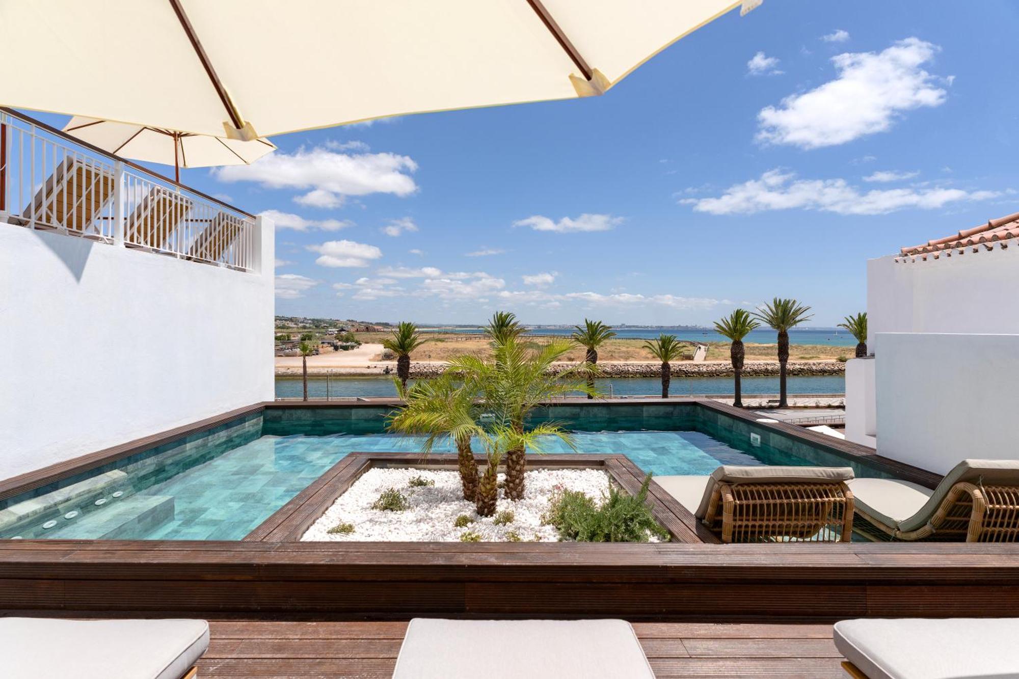 Agua Bay Hotel 4*